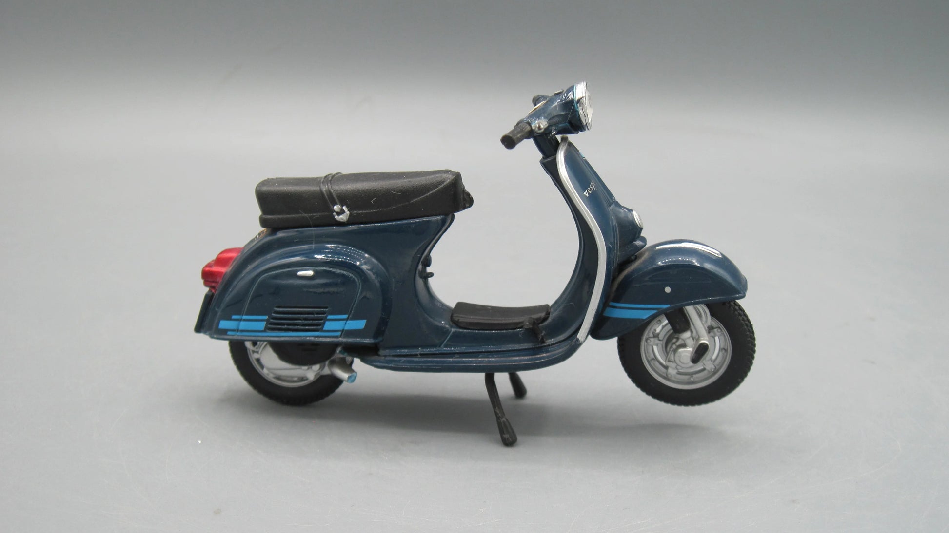 Maisto   Vespa 125 Primavera ET3 1976 Blue