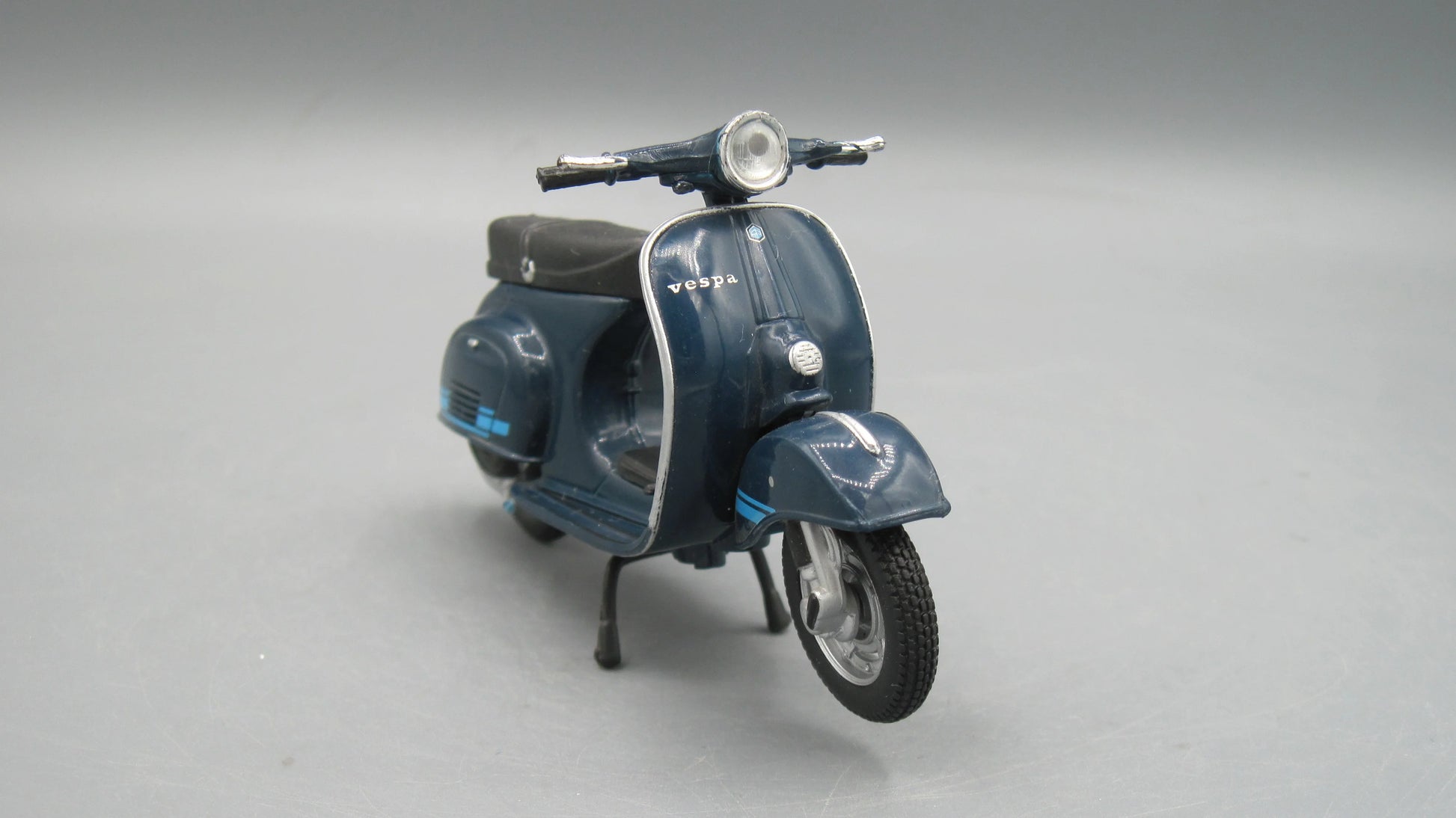 Maisto   Vespa 125 Primavera ET3 1976 Blue