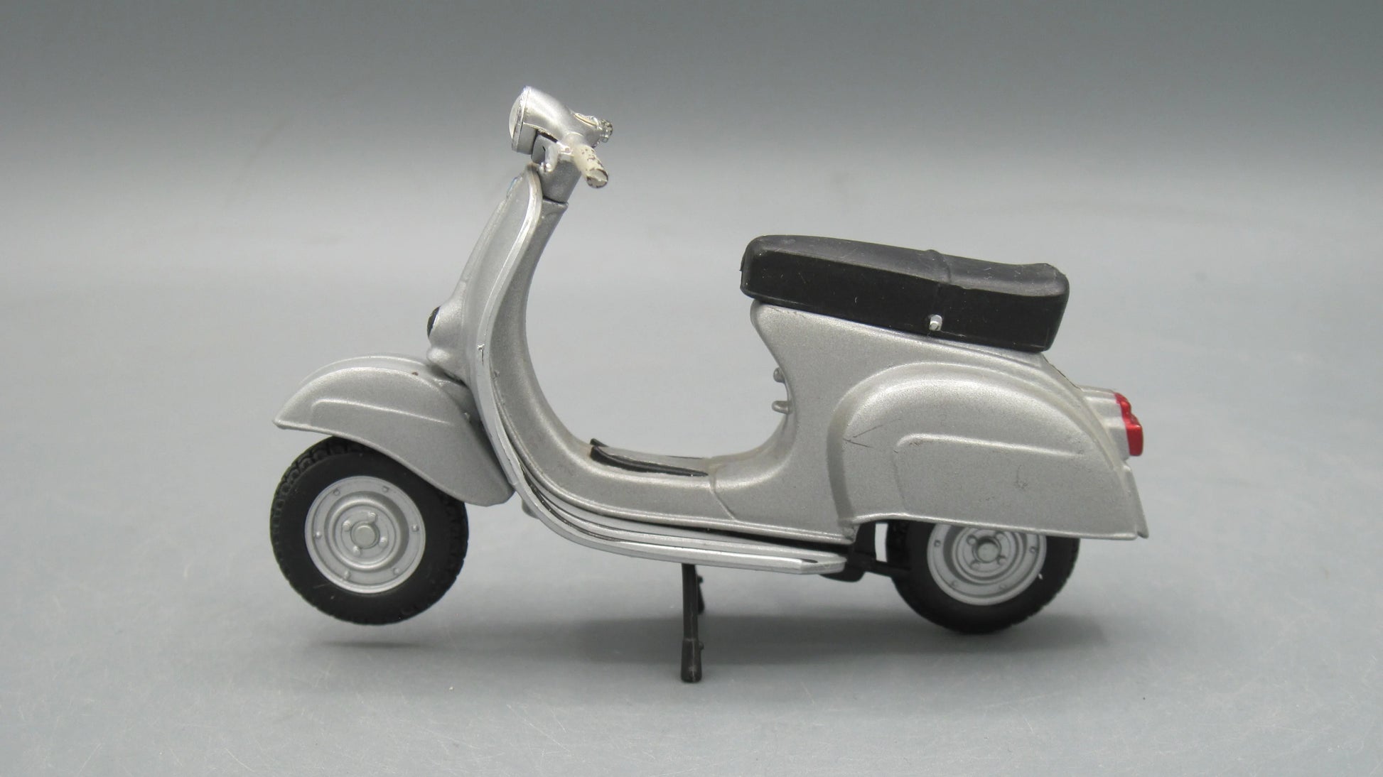 Maisto   Vespa GS 1958 Silver