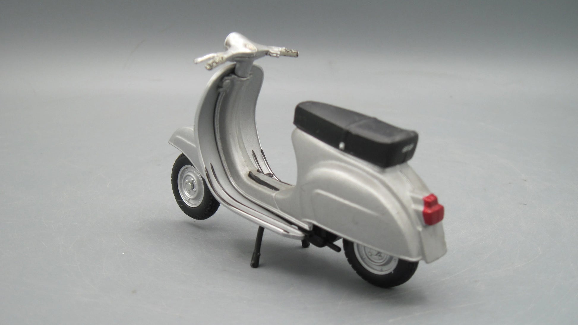 Maisto   Vespa GS 1958 Silver