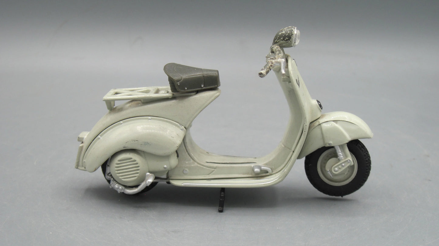 Maisto   Vespa 150 1956 Beige