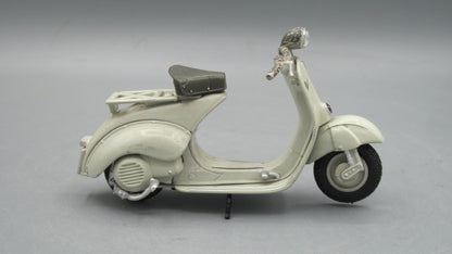 Maisto   Vespa 150 1956 Beige