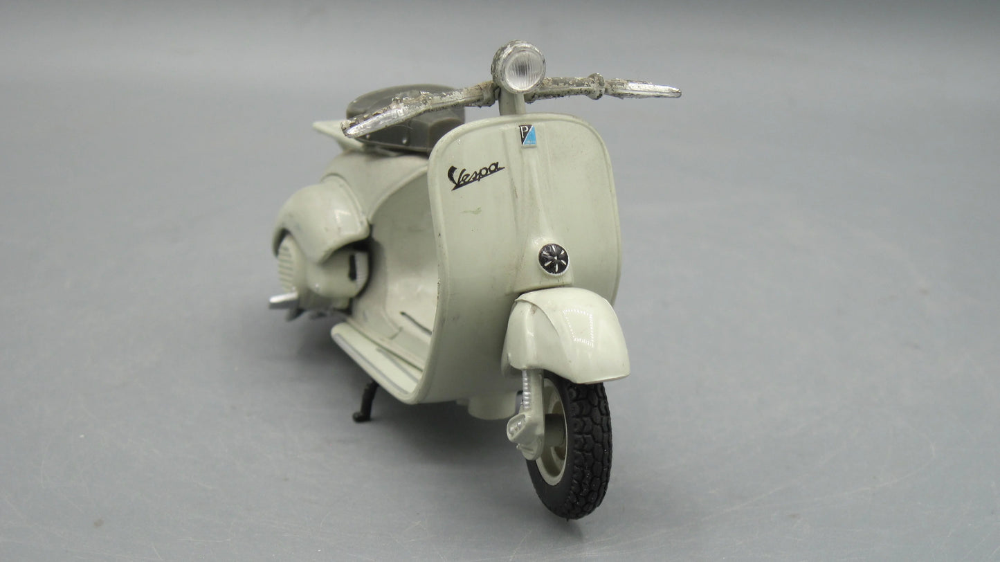 Maisto   Vespa 150 1956 Beige