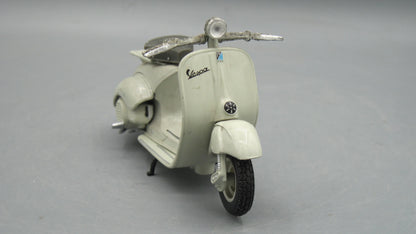 Maisto   Vespa 150 1956 Beige