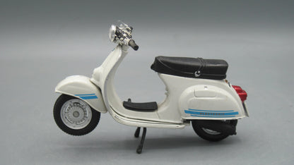 Maisto   Vespa Granturismo Del Carburetor 1976 white