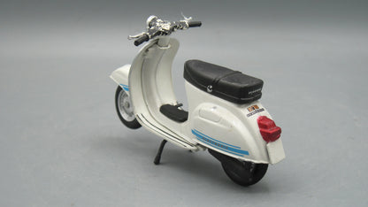 Maisto   Vespa Granturismo Del Carburetor 1976 white