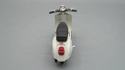 Maisto   Vespa Granturismo Del Carburetor 1976 white