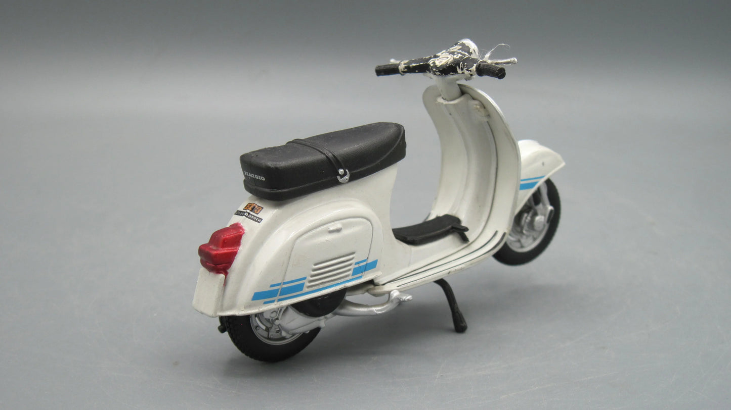 Maisto   Vespa Granturismo Del Carburetor 1976 white