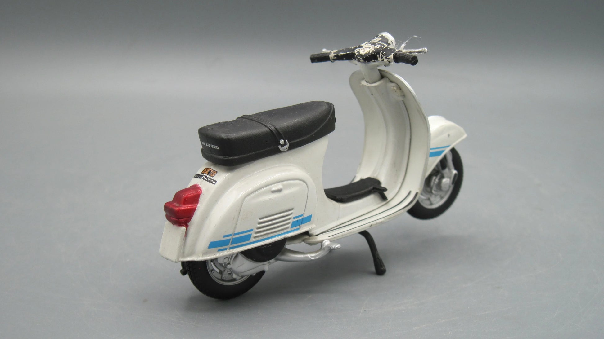 Maisto   Vespa Granturismo Del Carburetor 1976 white