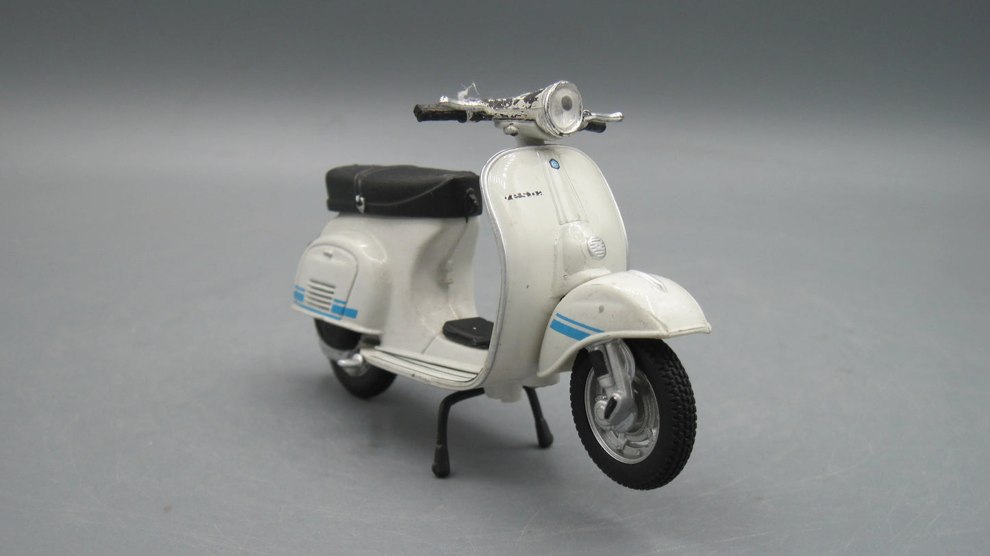 Maisto   Vespa Granturismo Del Carburetor 1976 white