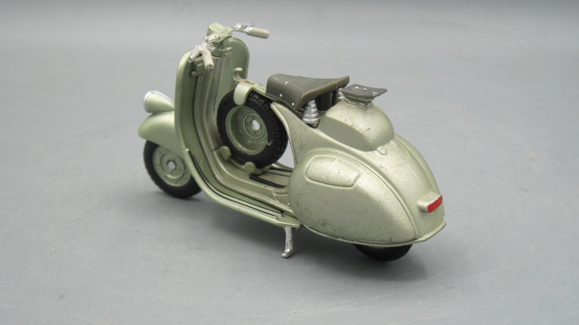 Maisto   Vespa Sport Giorini 1952 Golden