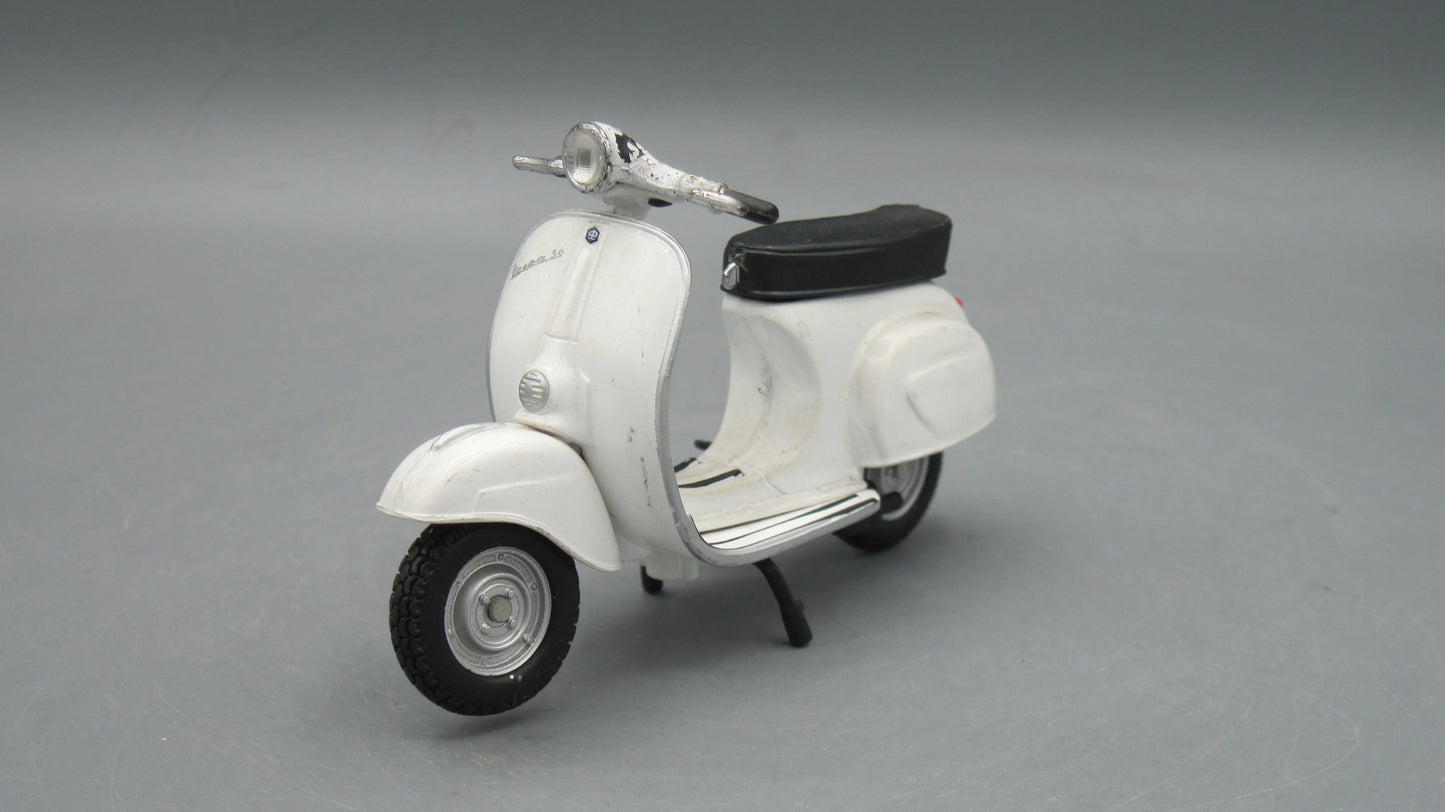 Maisto   Vespa 150 1956 White