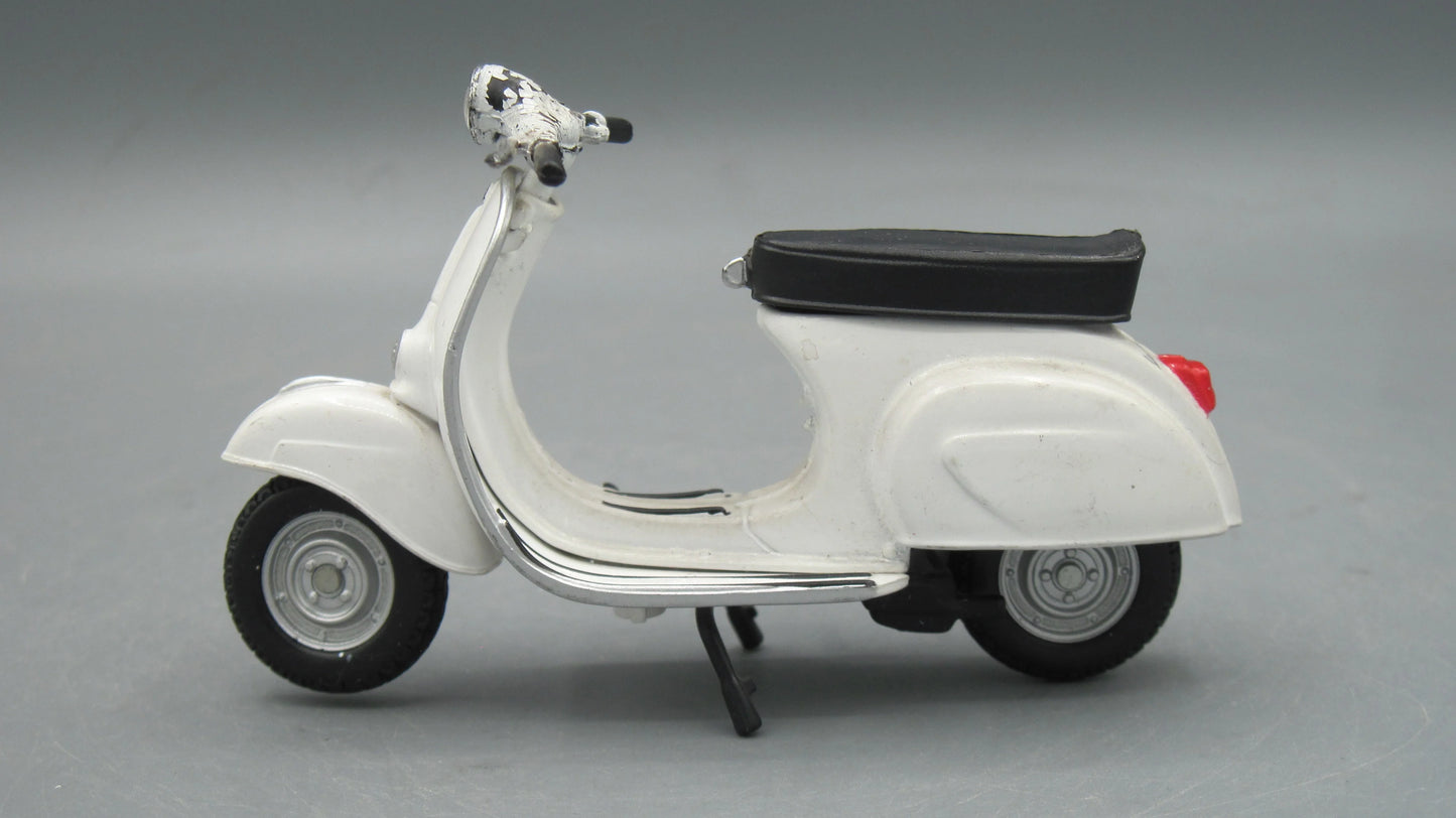 Maisto   Vespa 150 1956 White