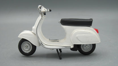 Maisto   Vespa 150 1956 White