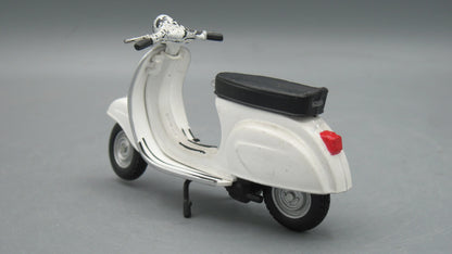 Maisto   Vespa 150 1956 White