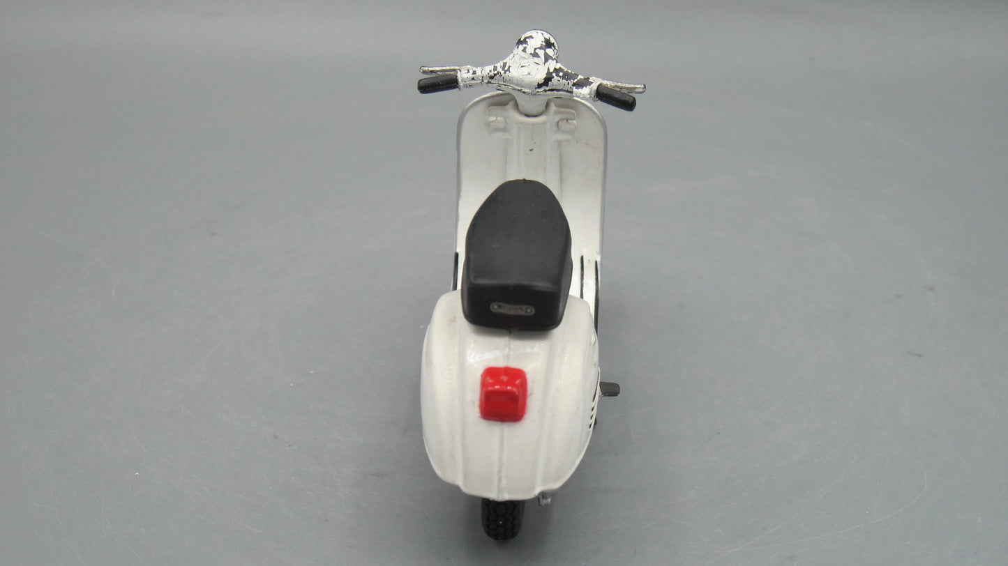 Maisto   Vespa 150 1956 White