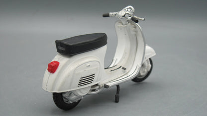 Maisto   Vespa 150 1956 White
