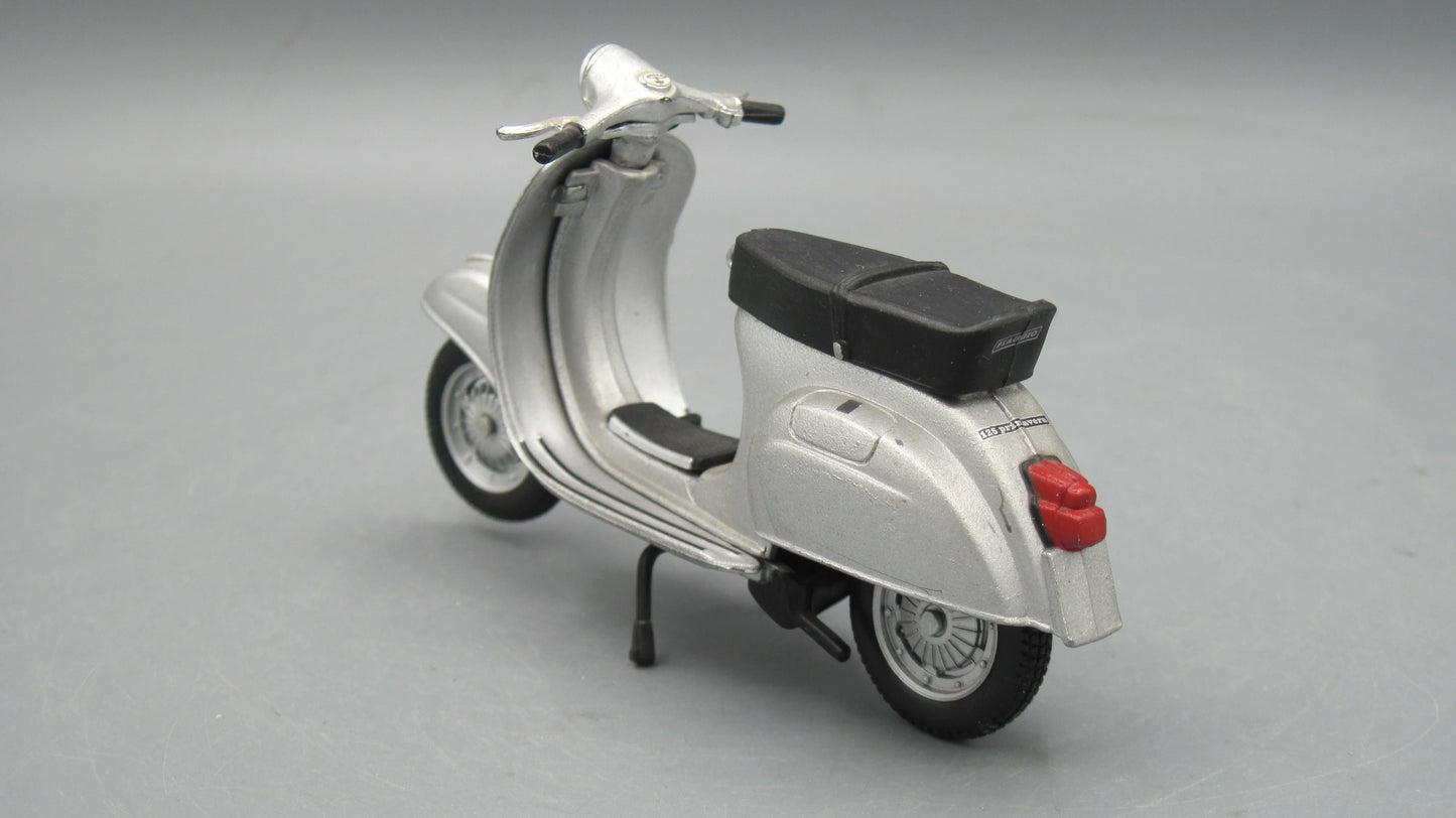 Maisto   Vespa Messerschmitt 150 GS 1961 Silver