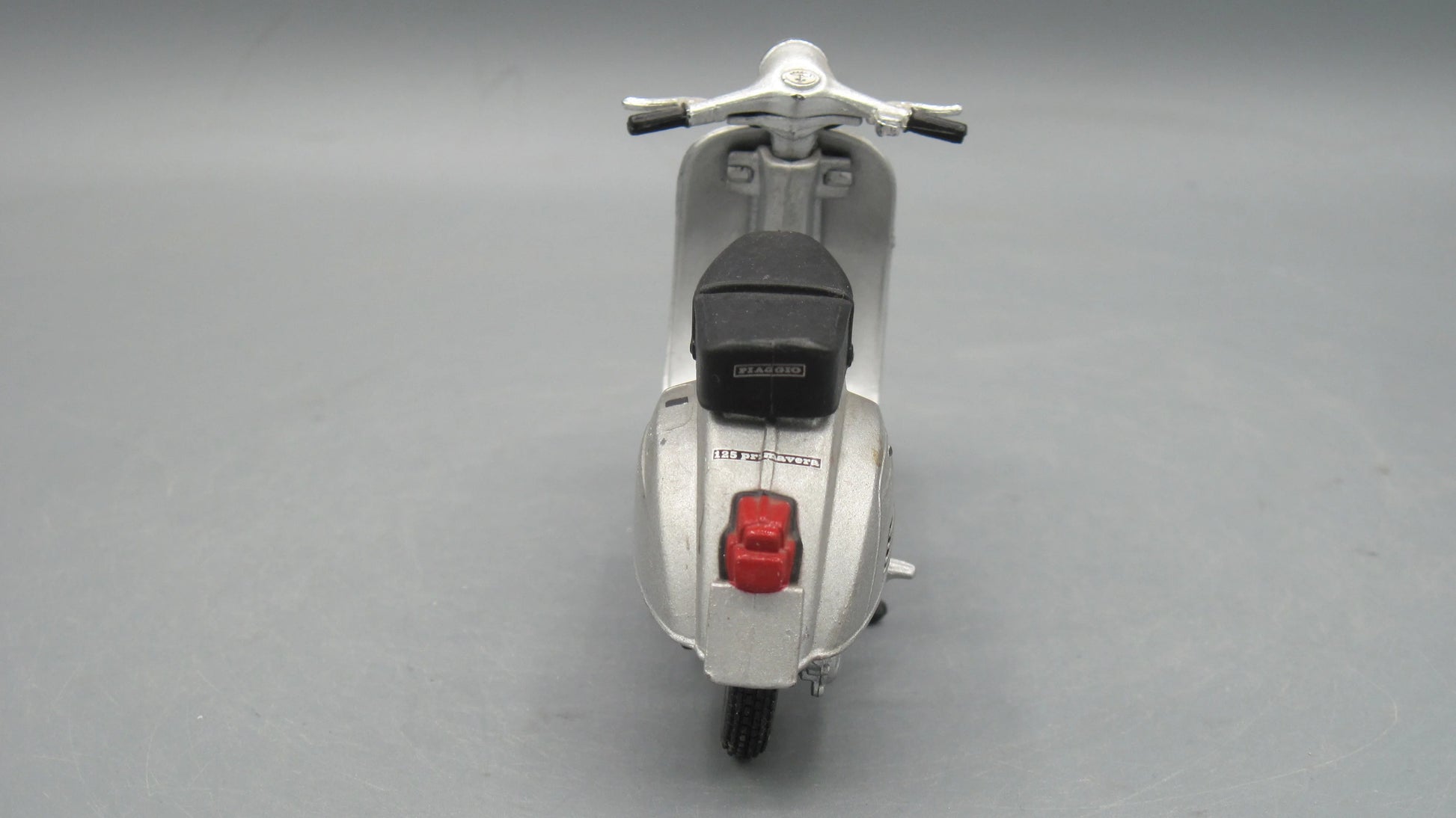 Maisto   Vespa Messerschmitt 150 GS 1961 Silver
