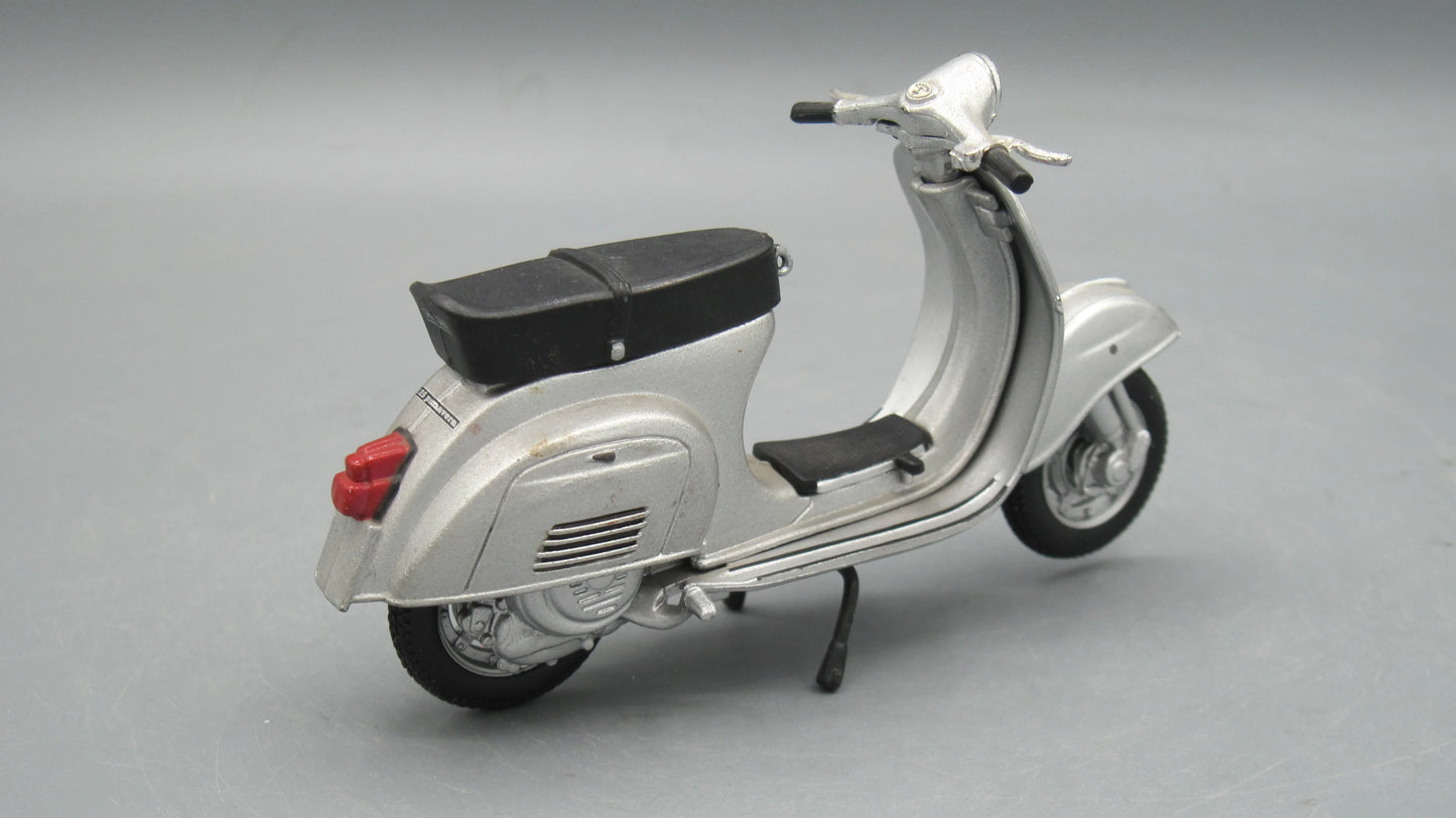 Maisto   Vespa Messerschmitt 150 GS 1961 Silver