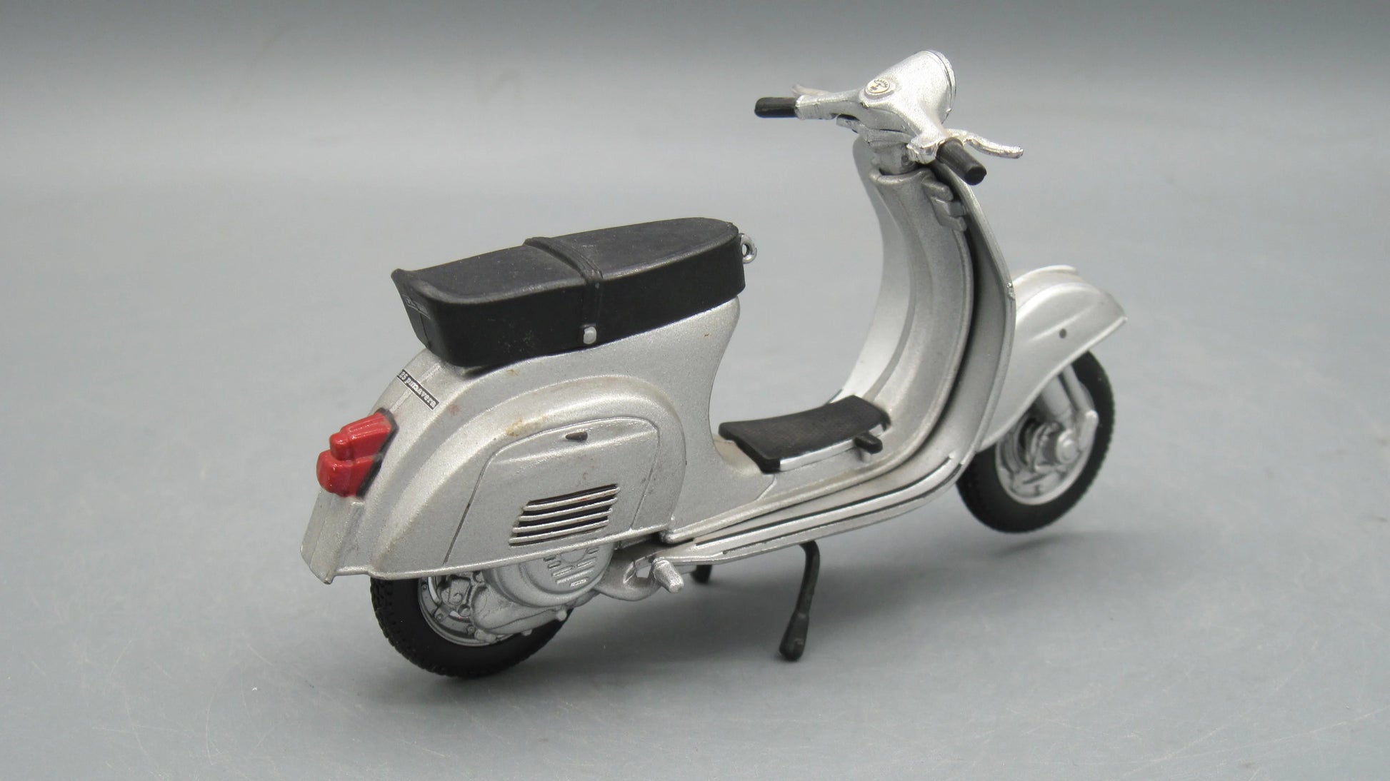 Maisto   Vespa Messerschmitt 150 GS 1961 Silver