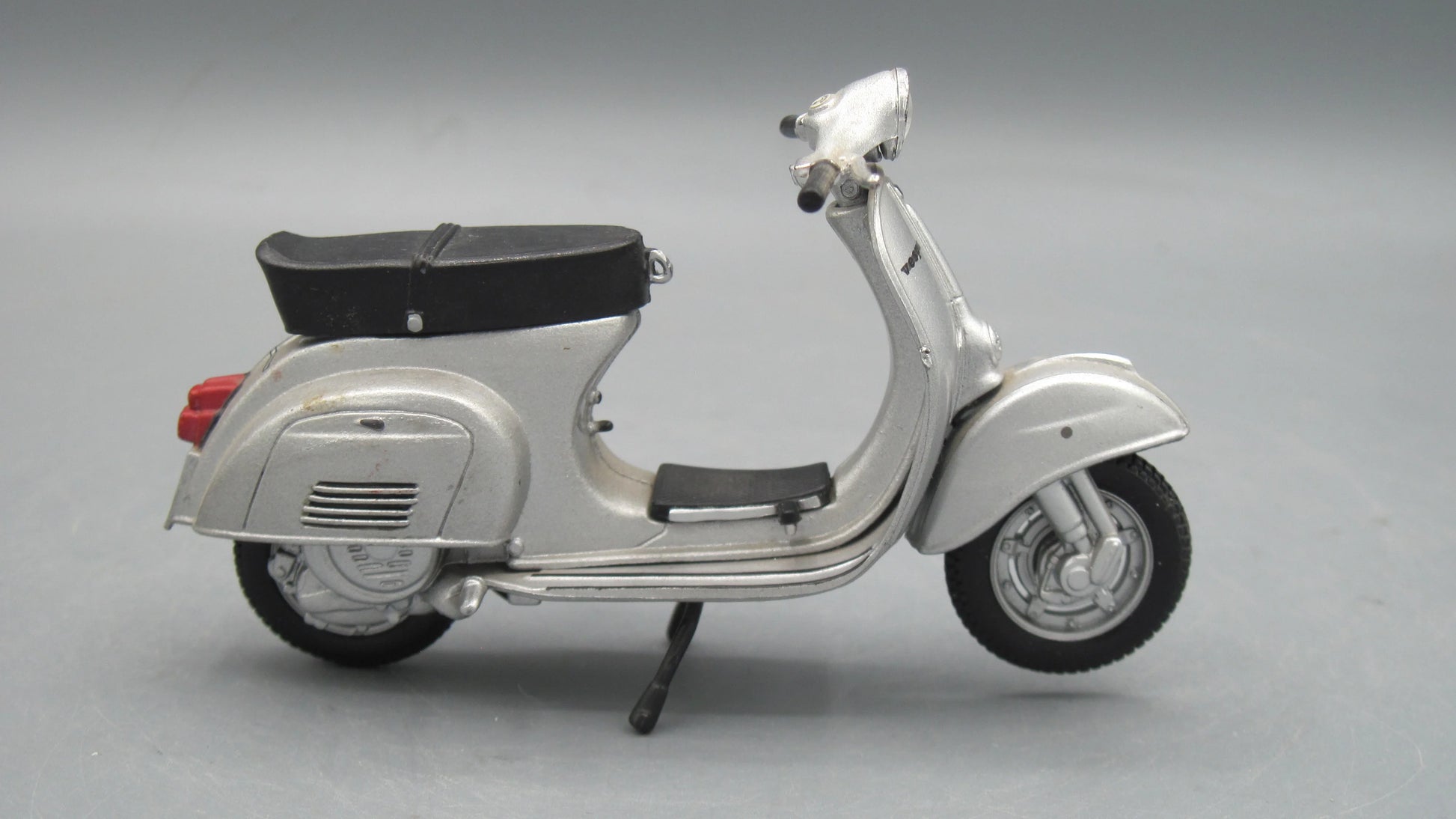 Maisto   Vespa Messerschmitt 150 GS 1961 Silver