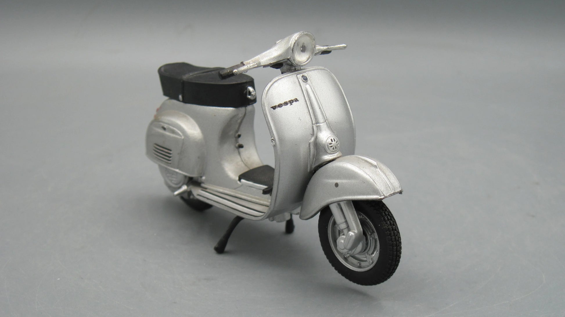 Maisto   Vespa Messerschmitt 150 GS 1961 Silver