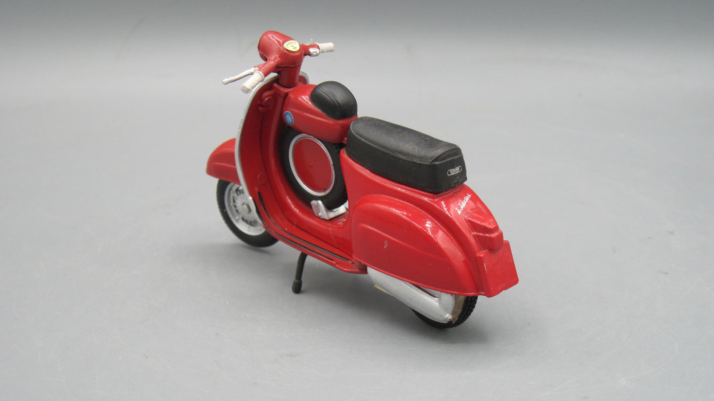 Maisto   Vespa 90 Super Sprint 1965 Red