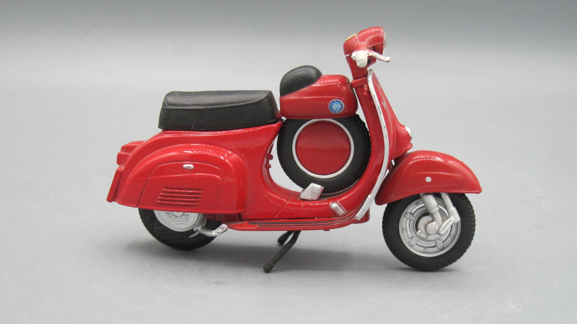 Maisto   Vespa 90 Super Sprint 1965 Red
