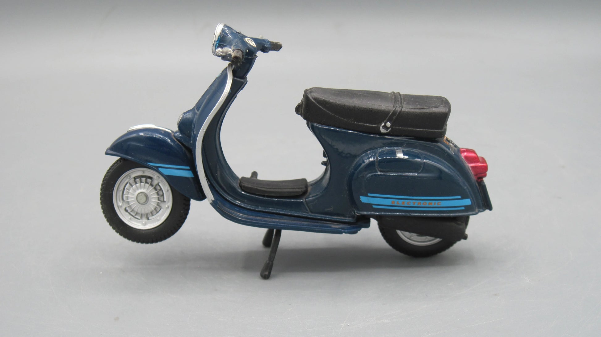 Maisto   Vespa 125 Primavera ET3 1976 Blue