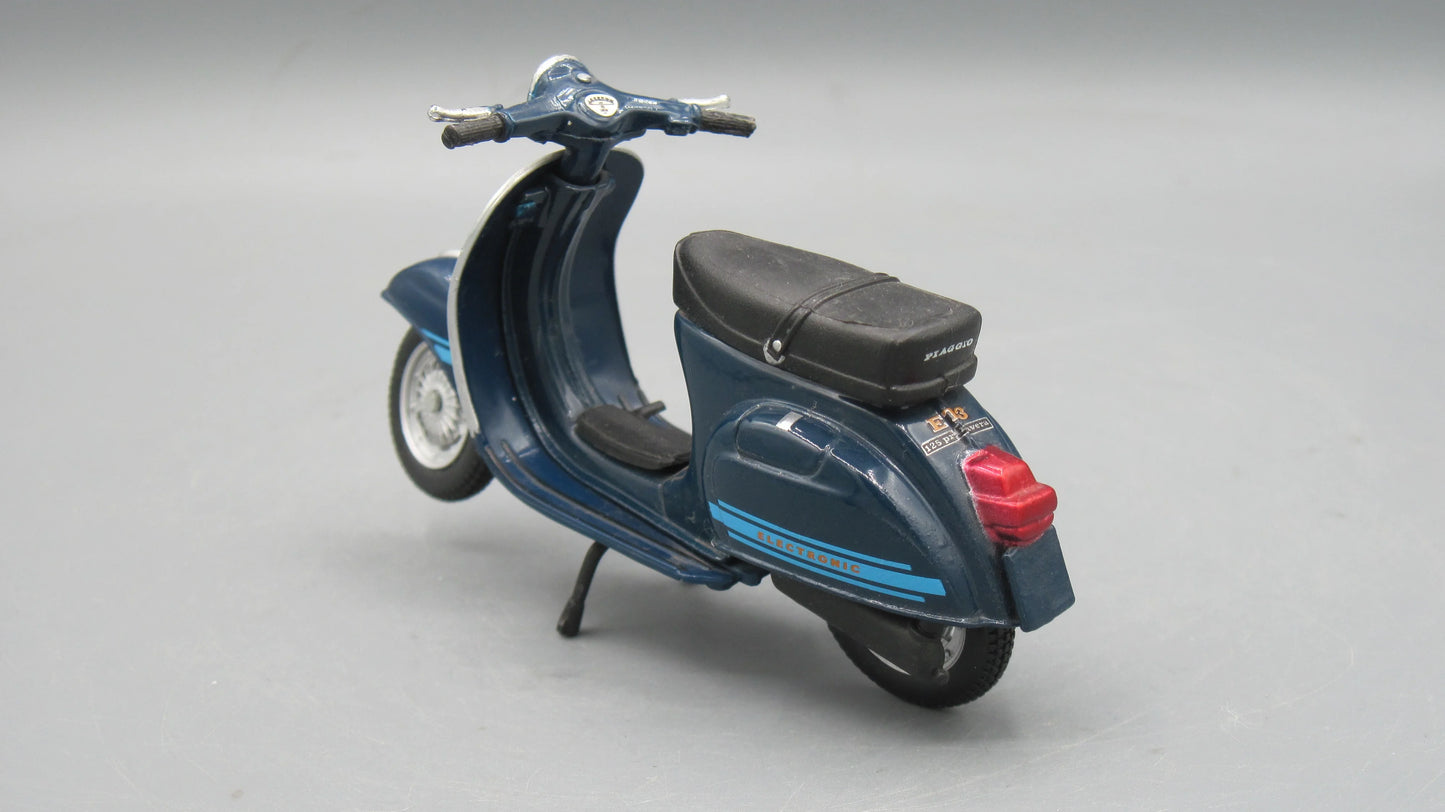 Maisto   Vespa 125 Primavera ET3 1976 Blue