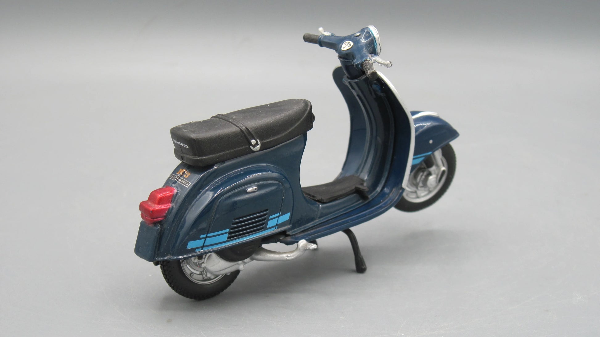 Maisto   Vespa 125 Primavera ET3 1976 Blue