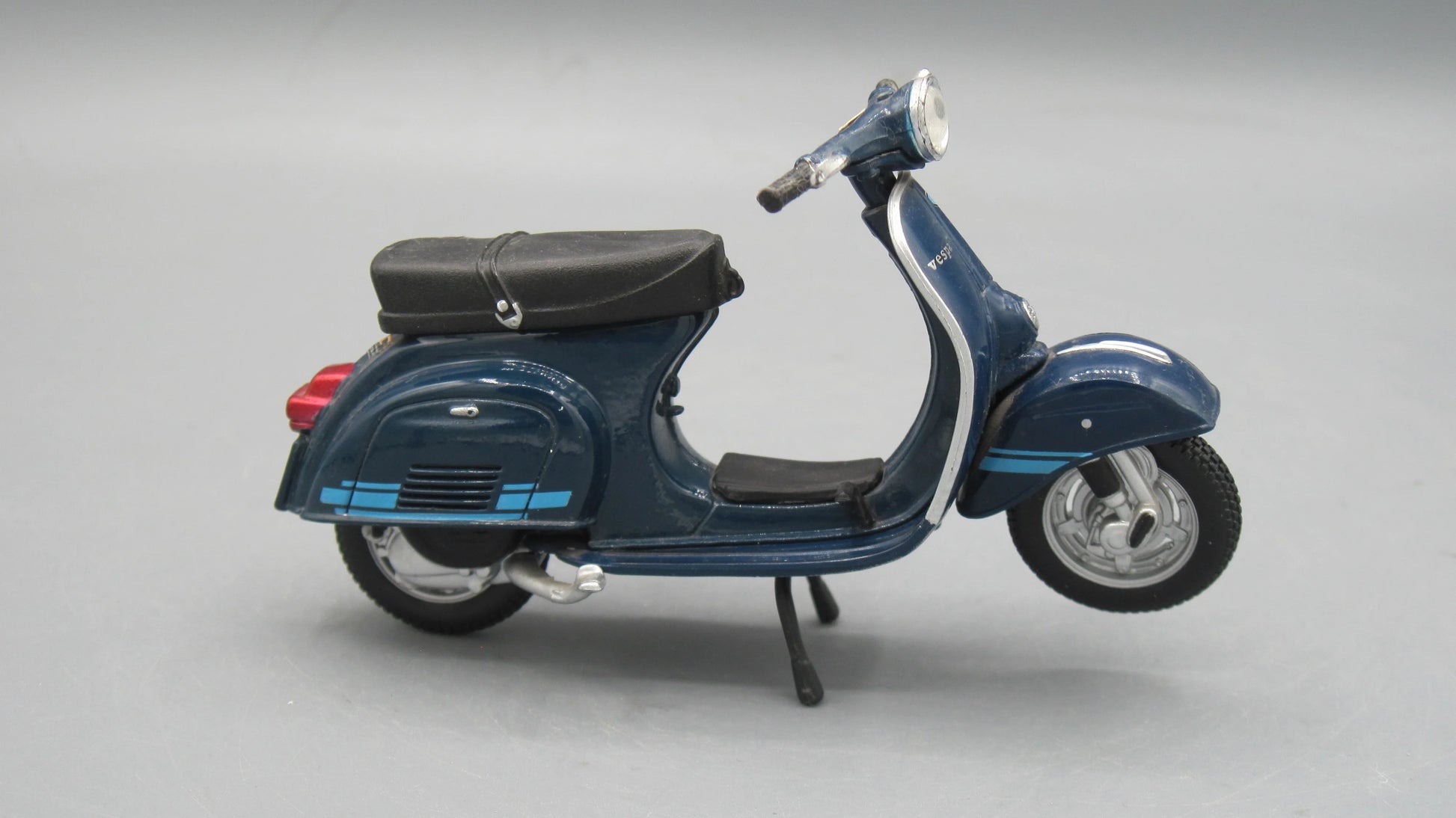 Maisto   Vespa 125 Primavera ET3 1976 Blue