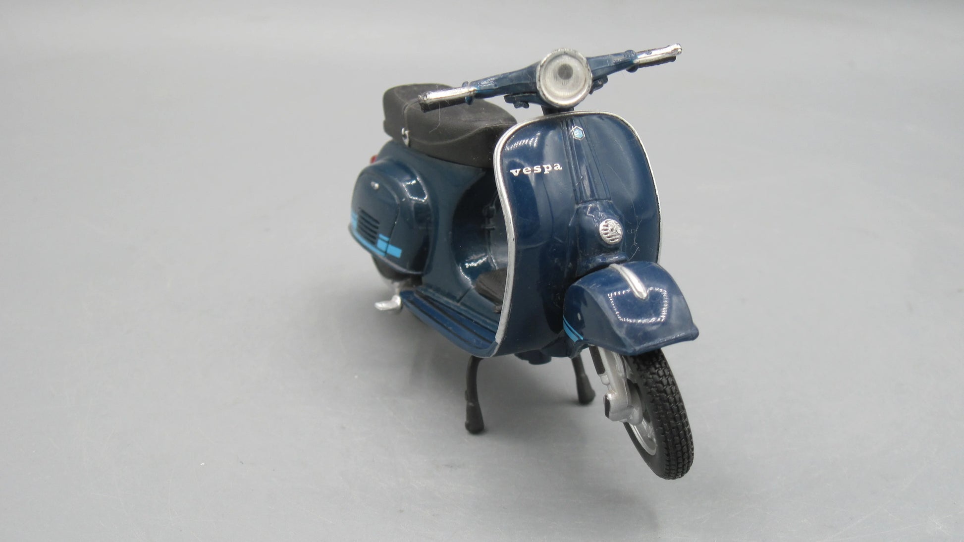 Maisto   Vespa 125 Primavera ET3 1976 Blue