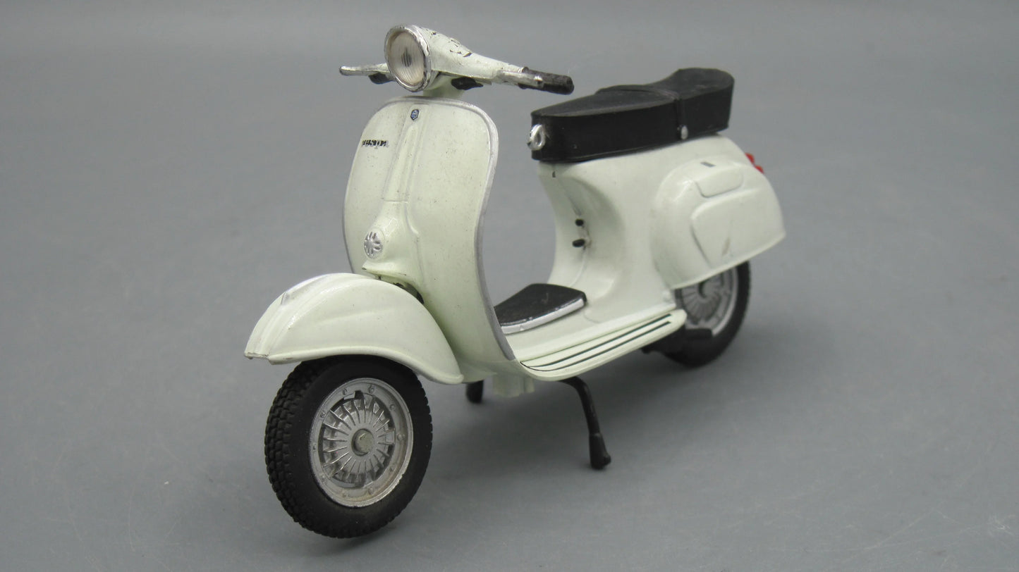 Maisto   Vespa 125 Primavera 1976 White