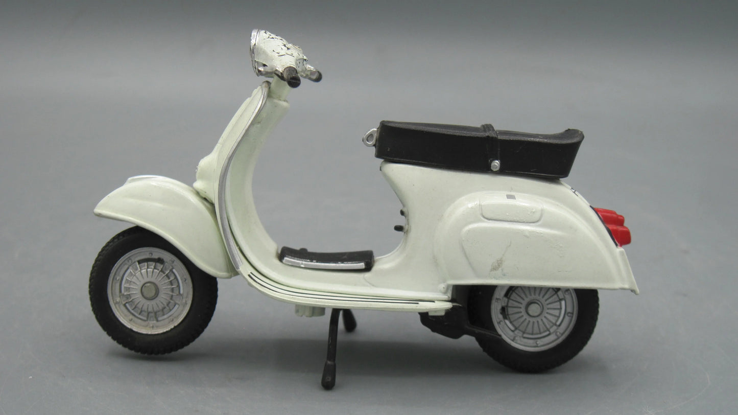 Maisto   Vespa 125 Primavera 1976 White