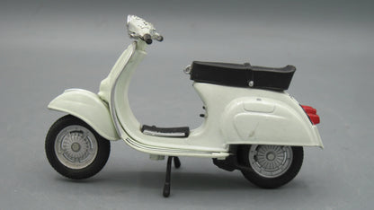Maisto   Vespa 125 Primavera 1976 White
