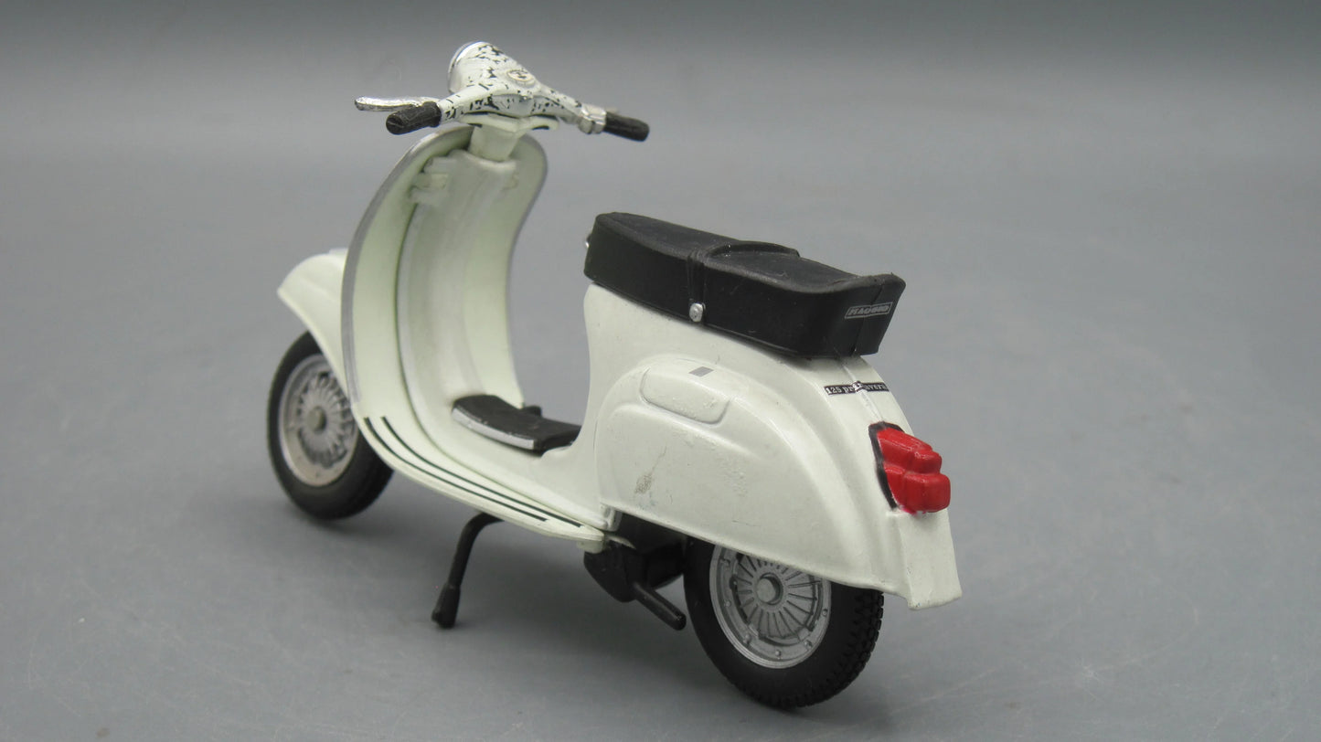 Maisto   Vespa 125 Primavera 1976 White