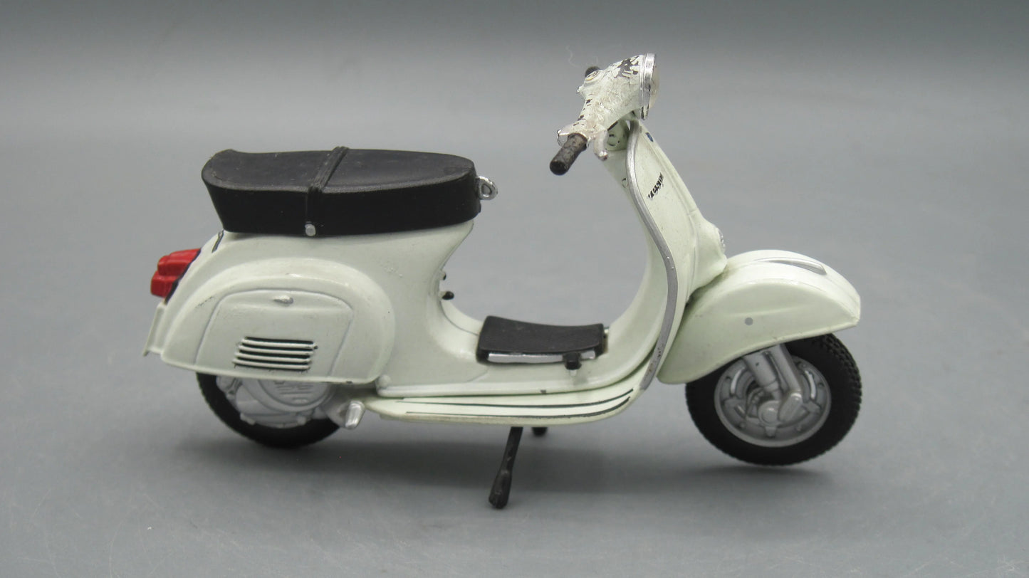 Maisto   Vespa 125 Primavera 1976 White