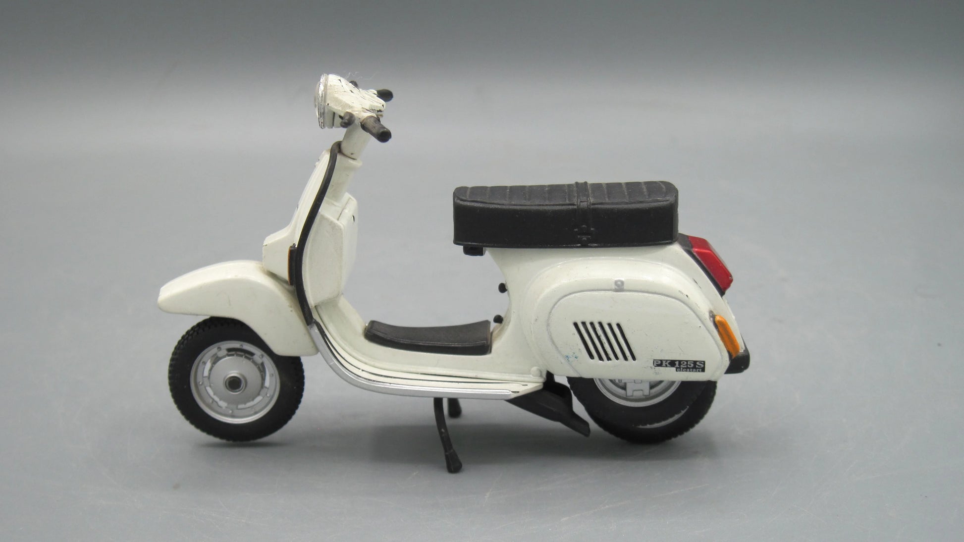 Maisto   Vespa PK 125 Automatica 1984 White