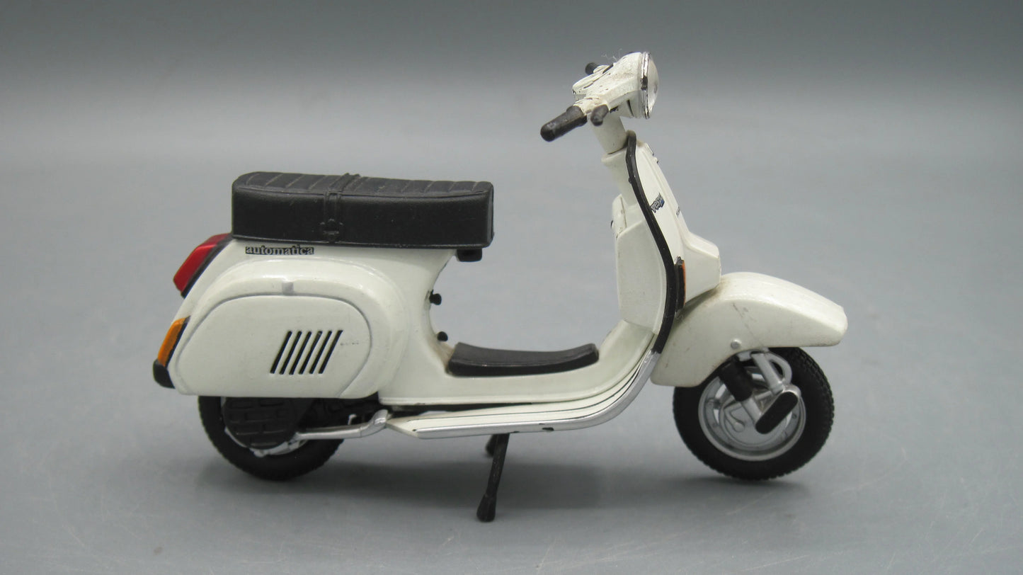 Maisto   Vespa PK 125 Automatica 1984 White