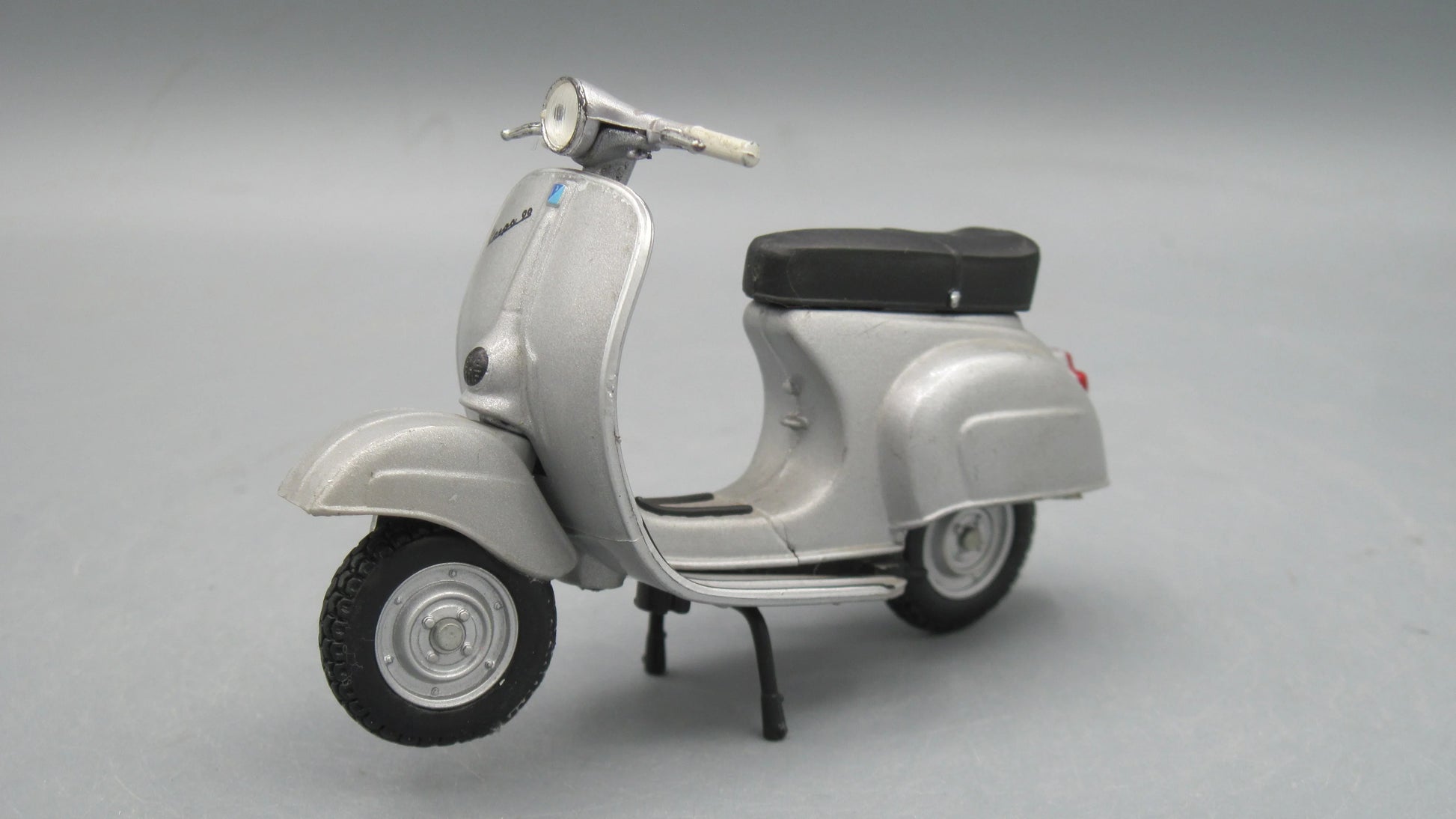 Maisto   Vespa 150 1956 Grey