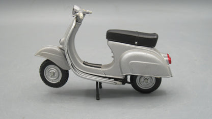 Maisto   Vespa 150 1956 Grey