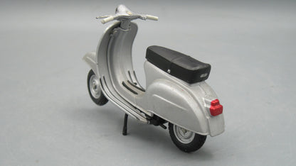 Maisto   Vespa 150 1956 Grey