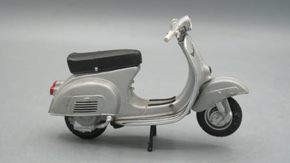 Maisto   Vespa 150 1956 Grey