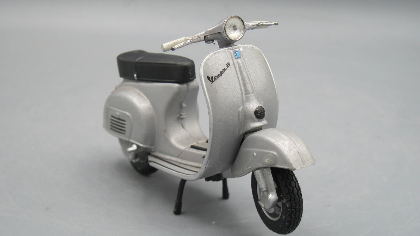 Maisto   Vespa 150 1956 Grey