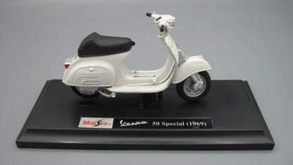 Maisto   Vespa 50 Special with base 1969 Beige