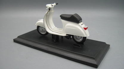 Maisto   Vespa 50 Special with base 1969 Beige