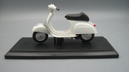 Maisto   Vespa 50 Special with base 1969 Beige