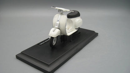 Maisto   Vespa 50 Special with base 1969 Beige